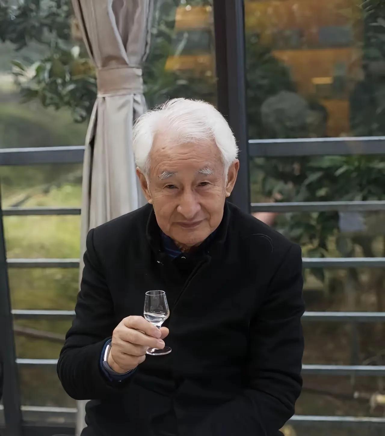 这可是个狠人，他叫季克良，一辈子就干了一件事——跟茅台死磕。他在茅台厂整整待了5