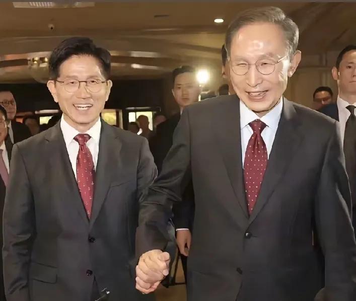 李在明危！大选中输给李在明的金文洙，突然宣布要竞选韩最大在野党党首，而做此决定