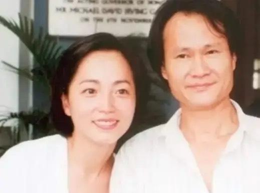 1997年，林正英去世，留下1000万遗产给苑琼丹。苑琼丹当场发誓：“我这辈子都