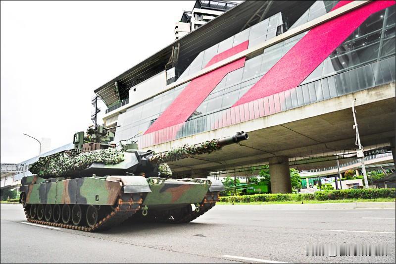 台湾说：没事，坦克能过台湾从美国买的M1A2坦克由于自重很大可能无法通过