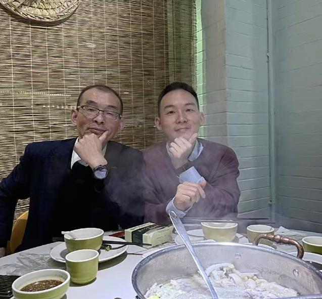 谢岳近期表现的很低调，原来再秘密大事情，原来是要给儿子谢浩男一份大礼。谢岳其实