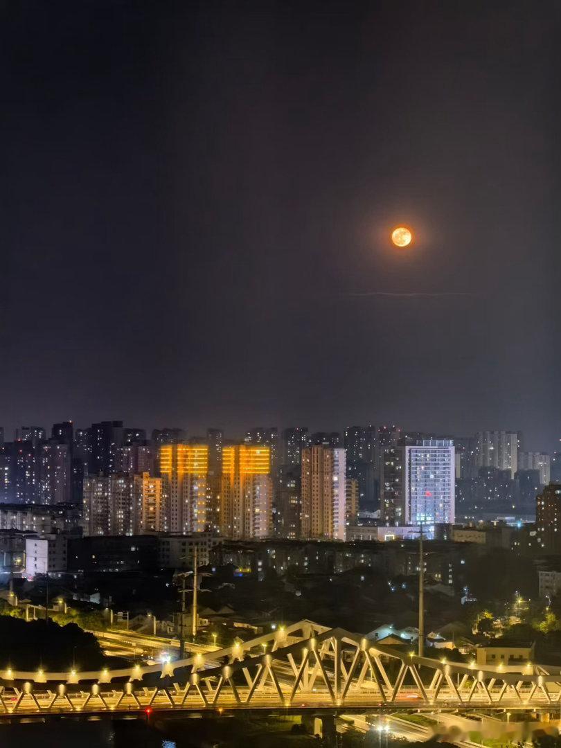 今晚的夜空漂亮不常州