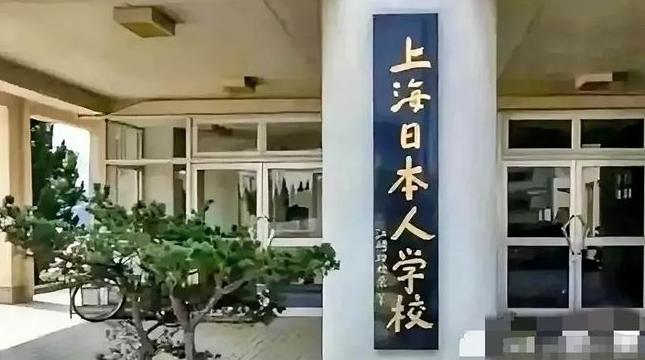 日本现在最怕中国干啥？你别以为是怕咱们的航母编队，也不是怕咱们的高超音速导弹，