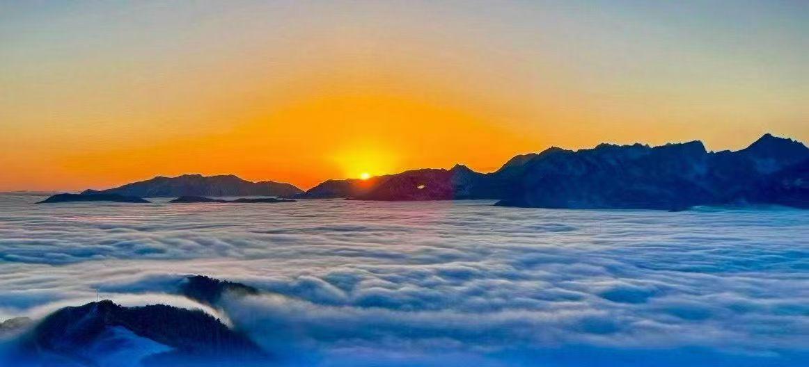 年龄不是皱纹，是智慧；不是负担，是从容。你走过的每一步，都算数。