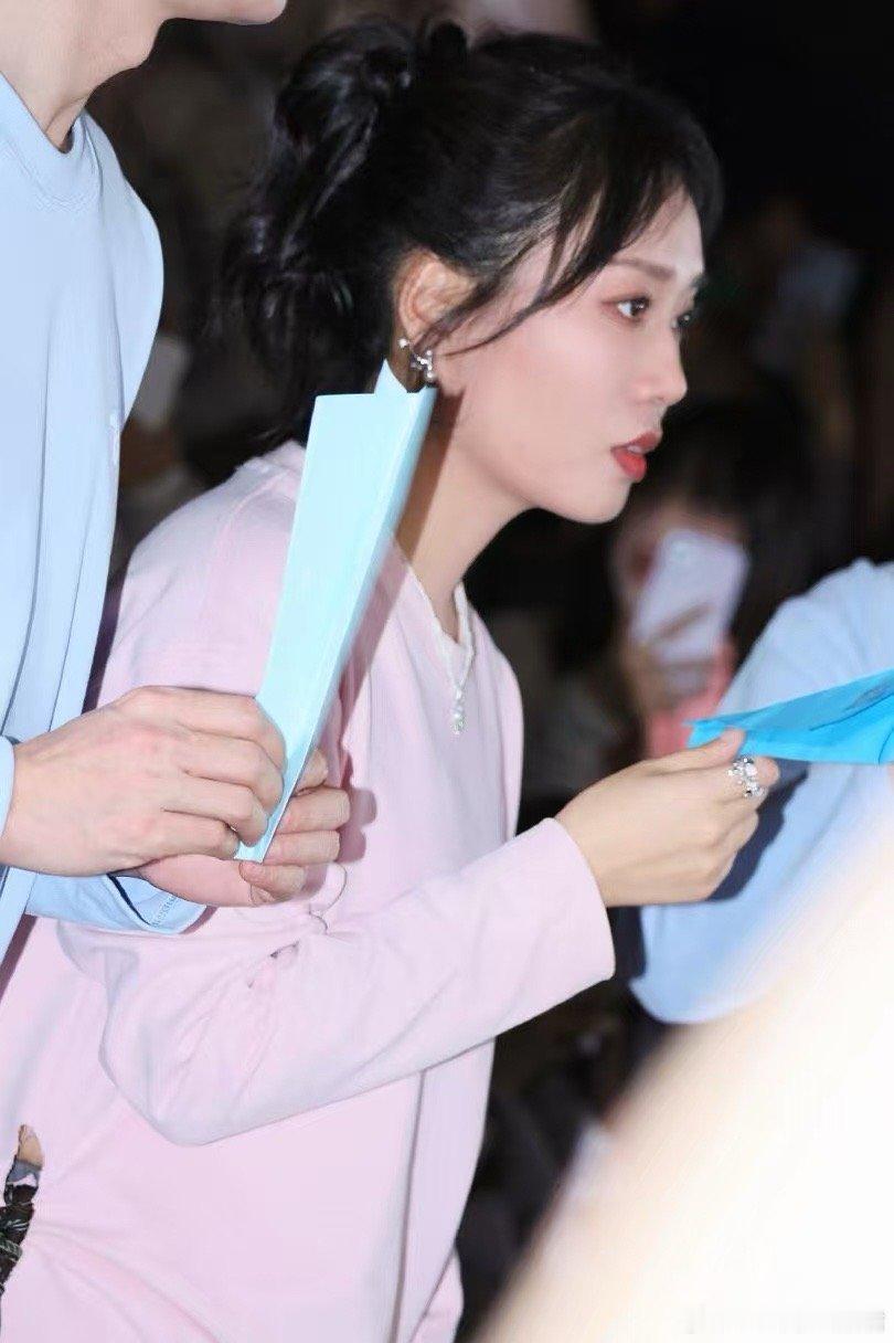 李雪琴把高雅风演活了当高雅风数着皱巴巴的毛票时，李雪琴演活了一个时代的重量。那