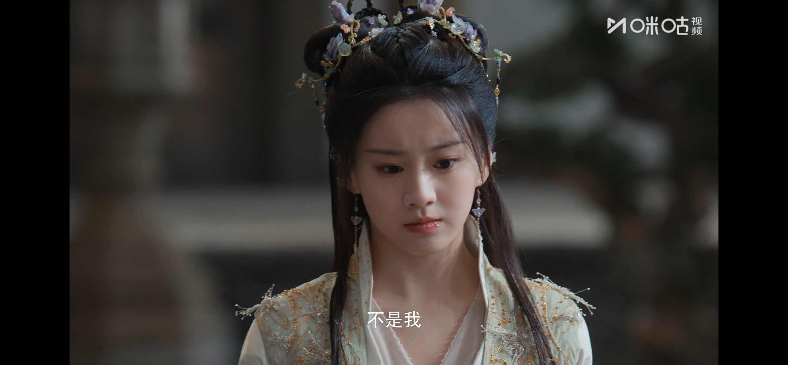 包上恩被黄薇陷害了，脖子短还给她搞个立领​​​