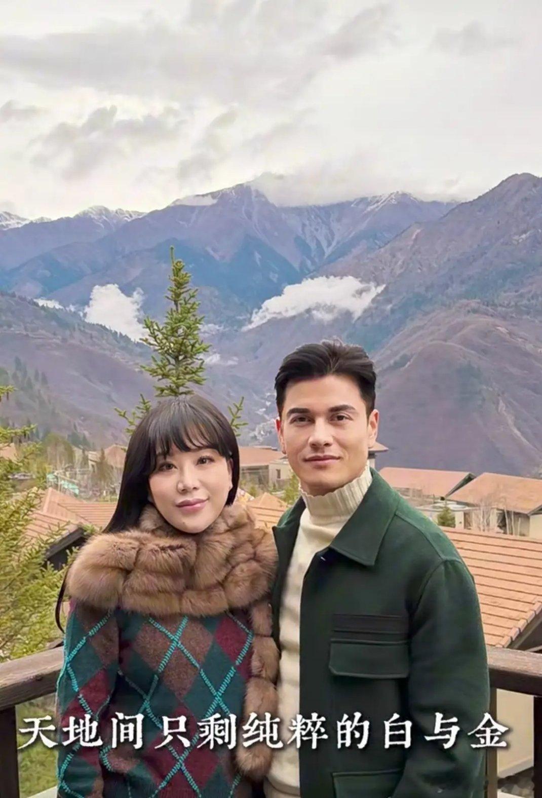 吕良伟夫妻九寨沟度假旅行，执子之手与子偕老，幸福甜蜜令人羡慕