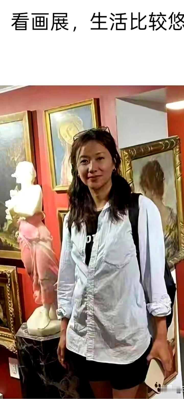 徐静蕾这女人，人在美国，钱却在国内哗哗入账！你敢信吗，她国内公司养着一堆艺人，