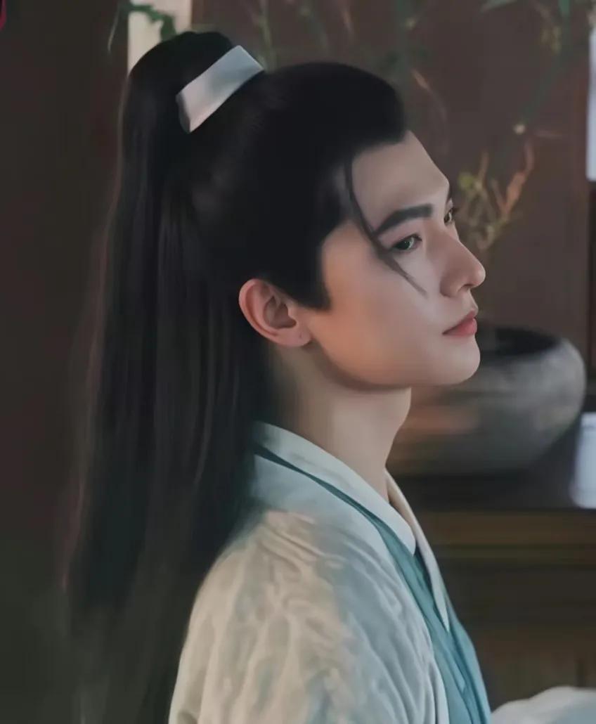 所以，杨洋《凡人修仙传》的热度会超过肖战的《藏海传》？近日，有眼尖的网友发现