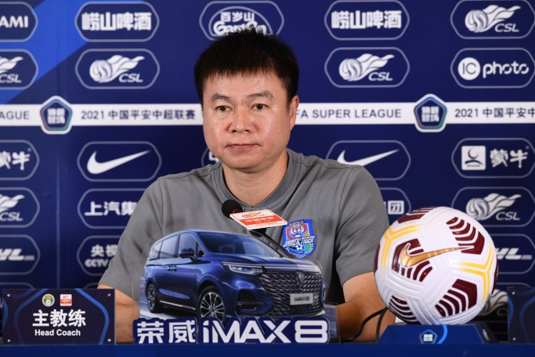 唐田: 于根伟在中国教练中是为数不多有风骨有坚持的教练