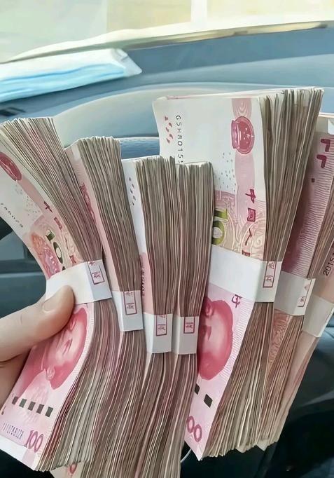 存款很多是什么感觉？谭咏麟的一句话，听起来很扎心！香港乐坛“校长”，近期在一档节目中，被主持人问起，