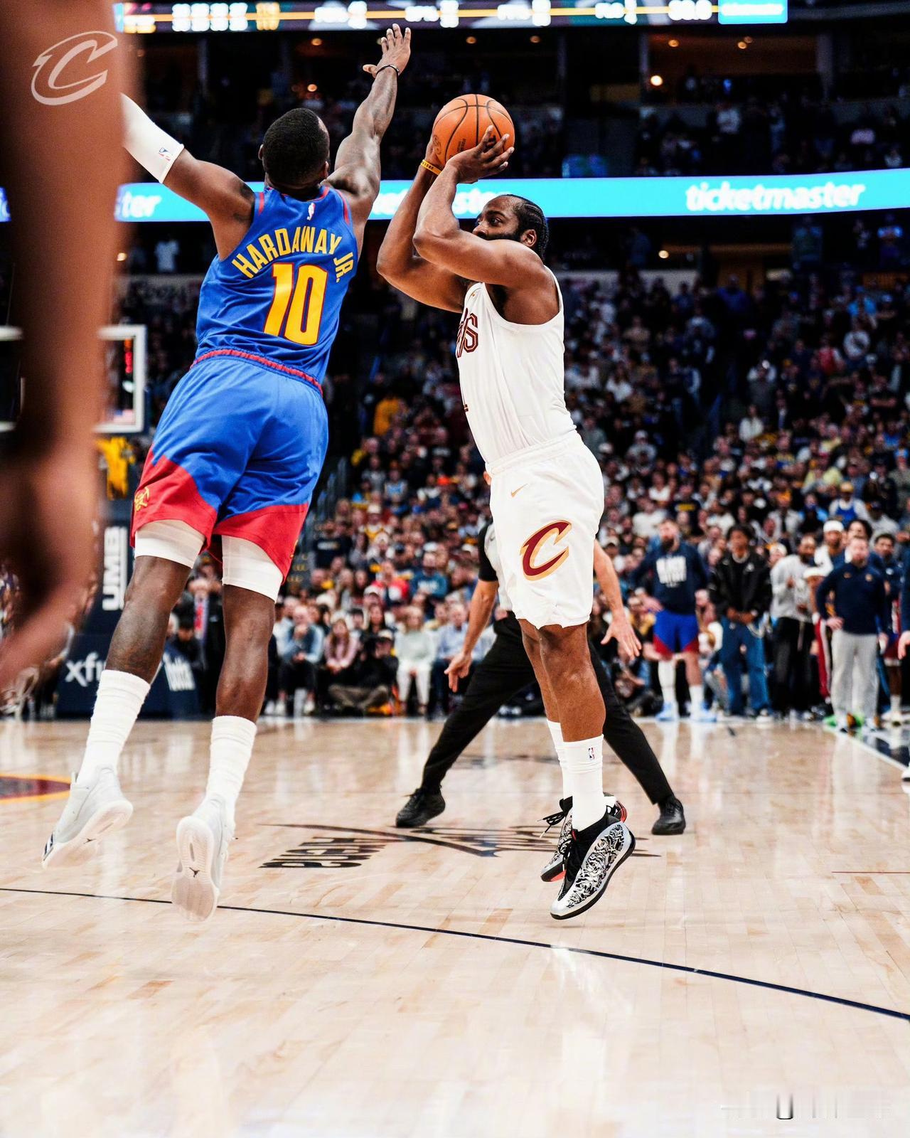 哈登关键三分，携米切尔阿伦三人两双，骑士4连胜！刚刚结束的一场NBA焦点大战