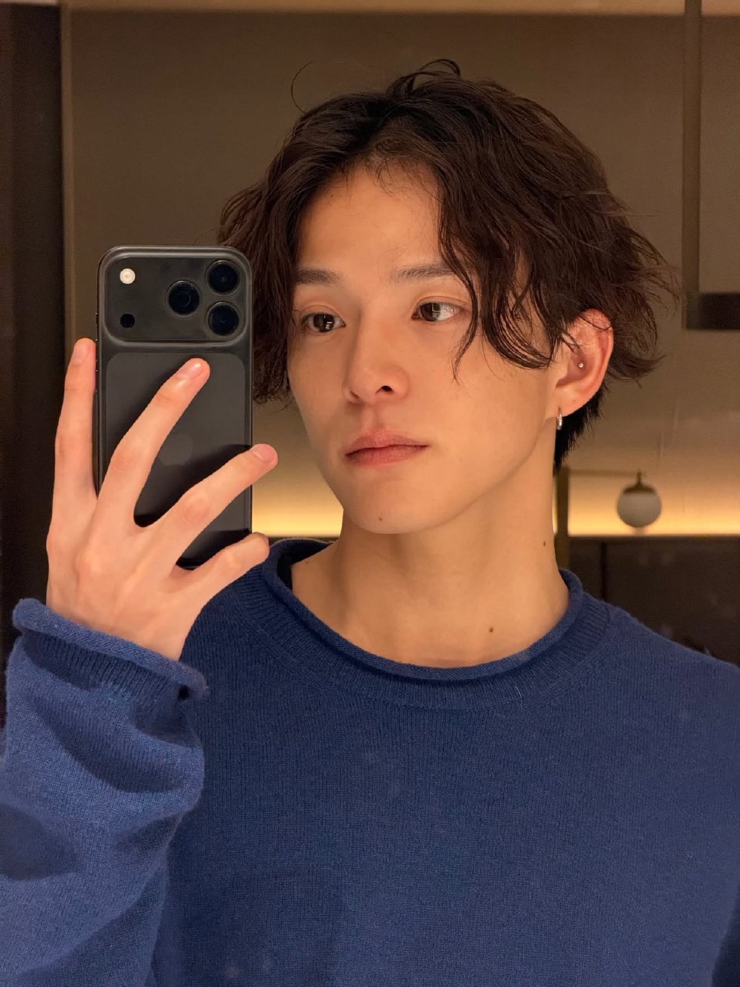 你们猜猜这两个是谁闹了半个多月要买iphone18​