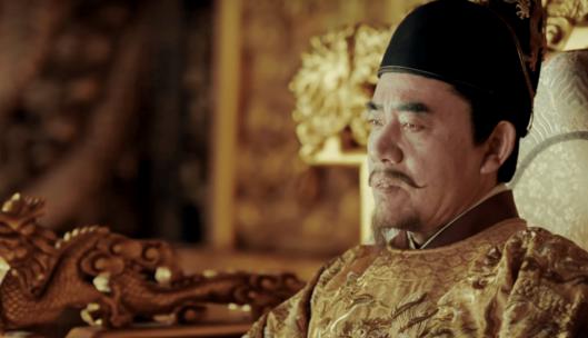 明朝，一位外国使臣前来访问，提议比酒量，朝中大臣无人敢应战，朱棣大怒。这时，一位