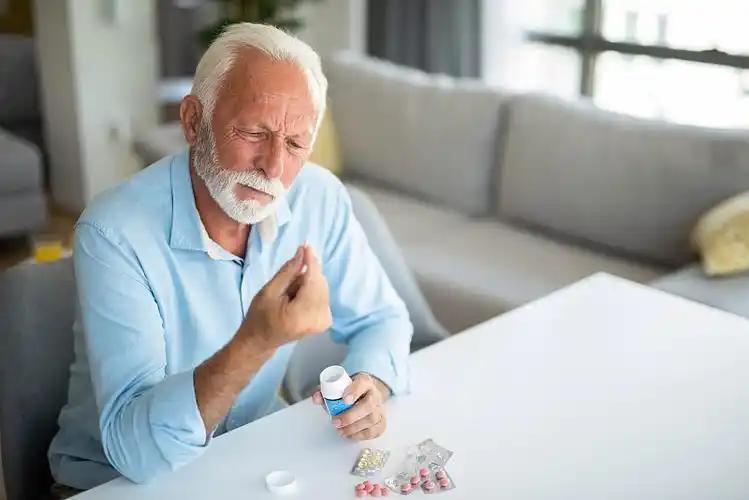 吃他汀不能碰牛奶？医生苦劝：不只是牛奶，这4物能不吃就不吃！牛奶一向被当作健