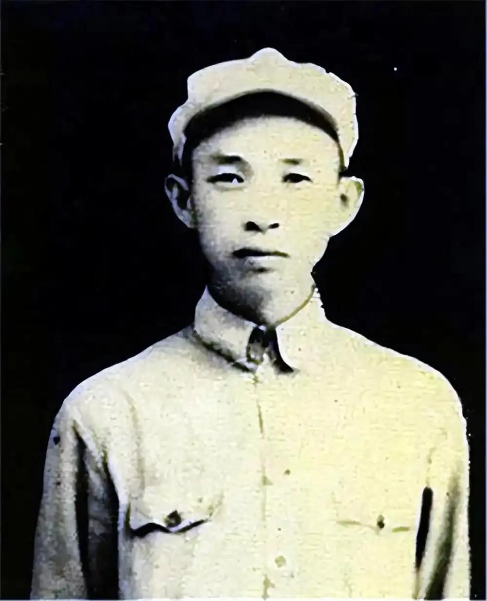 1943年8月13日下午，新四军16旅47团团长诸葛慎在指前镇开完动员会，一个人