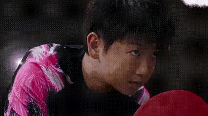 莎莎代言美团广告语很特别啊！它的广告语是：是打好每一场球，吃好每一顿饭。莎莎这