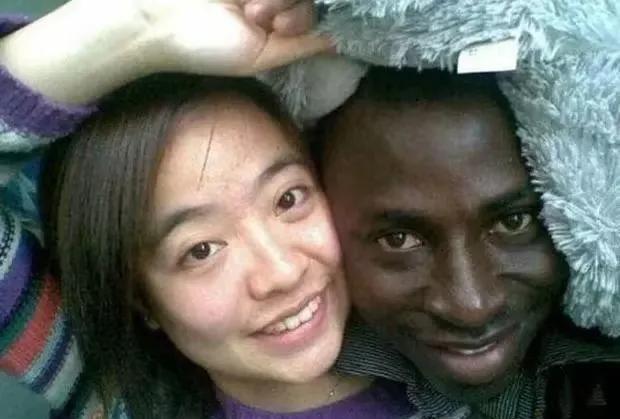 听3位过来人讲，女性找外国男人谈恋爱，体验还挺复杂。有位女生说，文化差异就像一堵