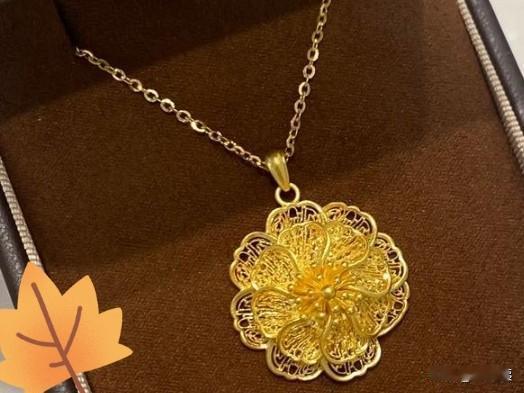 我再也不敢戴金项链了，心里产生了大阴影！我们60年代出生的人，可以说一直等到2