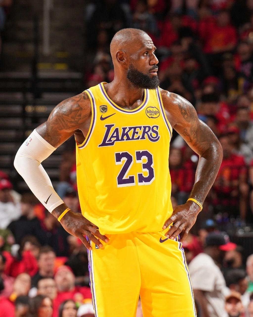 北京时间4月2日，NBA季后赛首轮G6继续进行，休斯顿火箭对阵洛杉矶湖人。双方通
