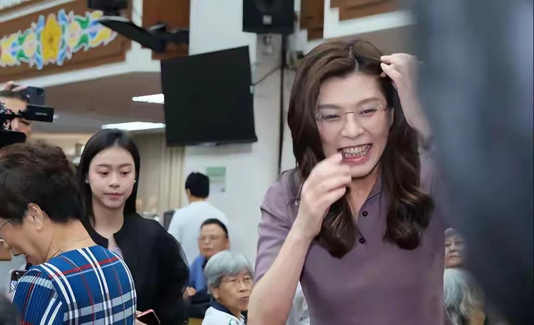 起风了，柯文哲二审开始后，白营对竹北一事有所反思？馆长态度变化明显！郑丽文棋高一