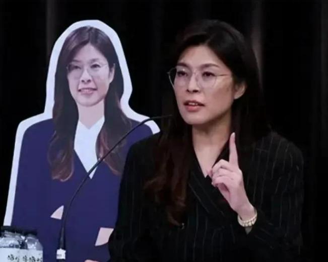 郑丽文向日本捐款这一件事，她的北京之行基本上就等于白来了，因为它让人失去了信任，