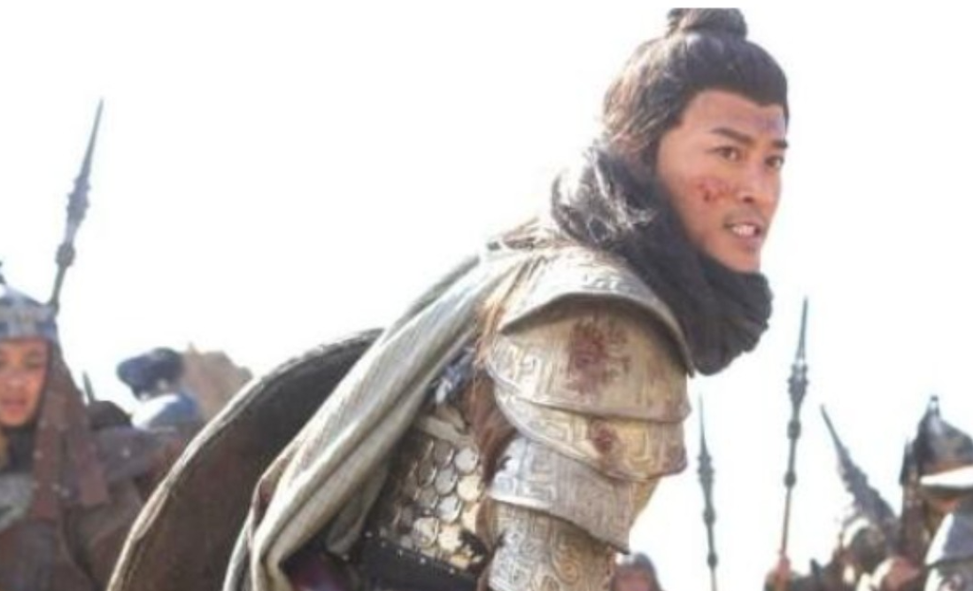 1362年，明军猛将胡大海正在观看士兵操练，蒋英从袖子中拿出五十斤重的铁锤，将其