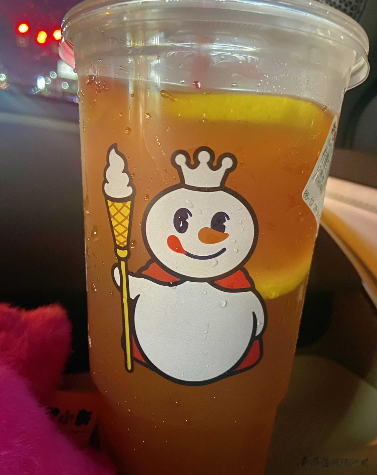 纯果汁和碳酸饮料哪个更健康，这个不取决于种类，而取决于食材。果汁如果是好水果