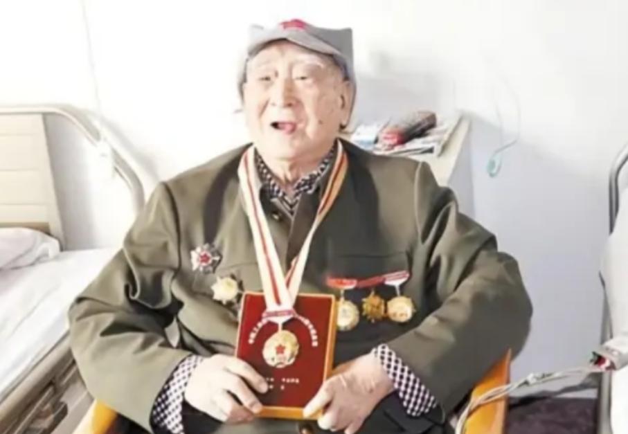 1943年3月，冠县张柳召村，日伪军扫荡的枪声还没停，秦光已经在血泊里躺了很久。