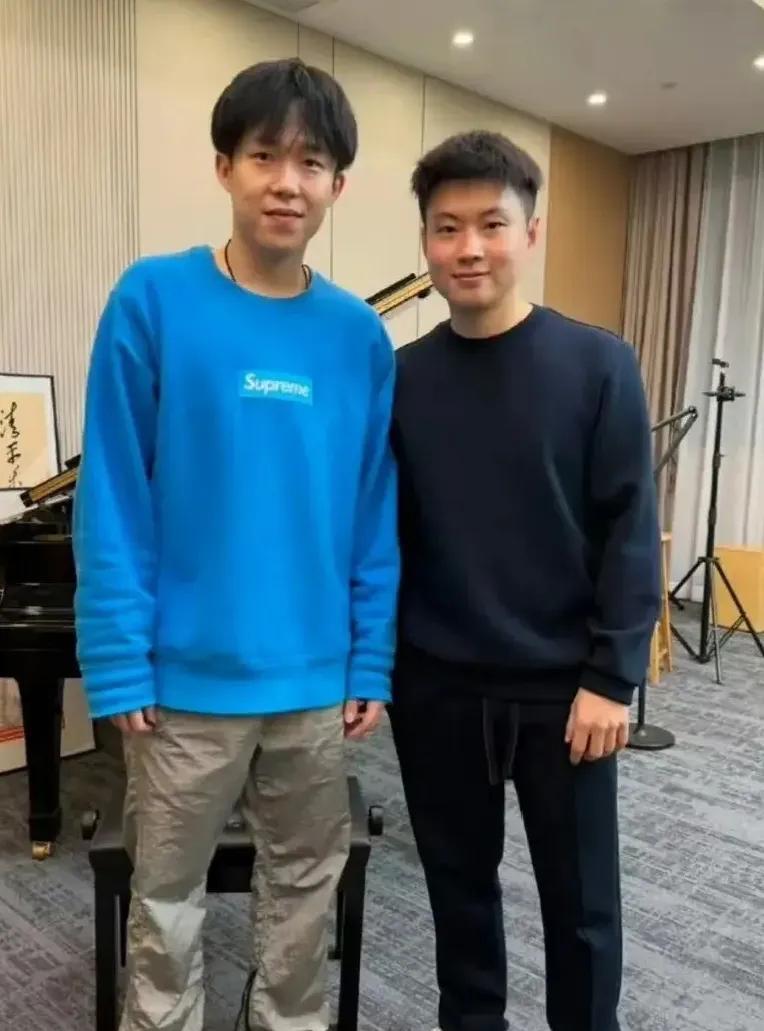 王楚钦厉害咯，赵心童亲证他的台球水平！都知道王楚钦喜欢打台球，偶像是斯诺克