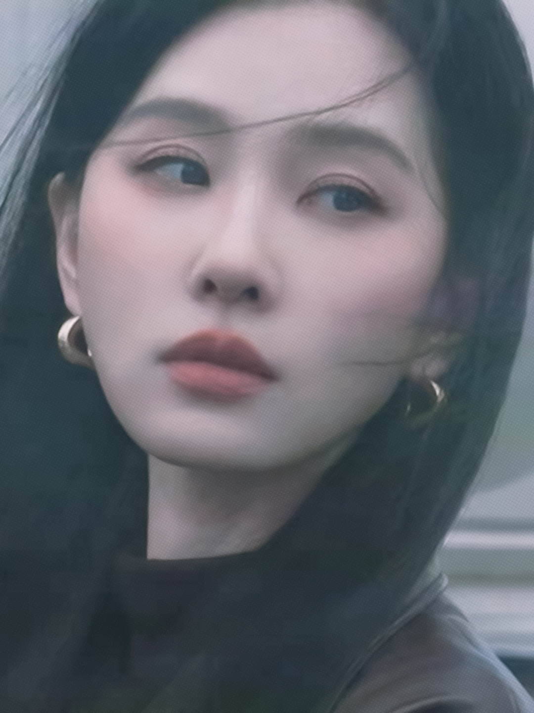 她眼眸中隐约的是孤寂​​​