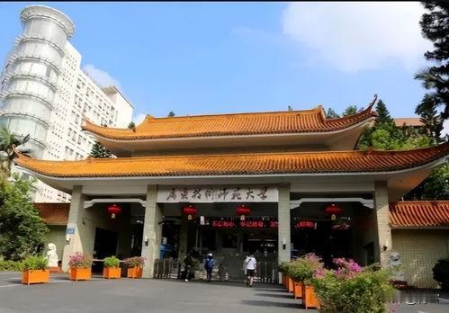 同学的女儿，昨天收到本科录取通知之后，一直躲在房间里哭不肯出来，因为被学校坑惨了