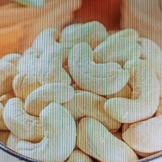 说到营养满分的四大坚果，那必须是核桃、巴旦木、腰果和榛子。核桃富含不饱和脂肪酸