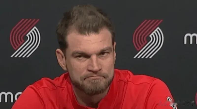 斯普利特icon赛后发言让我觉得小杨大概率被交易了！赛后斯普利特说：“他在防