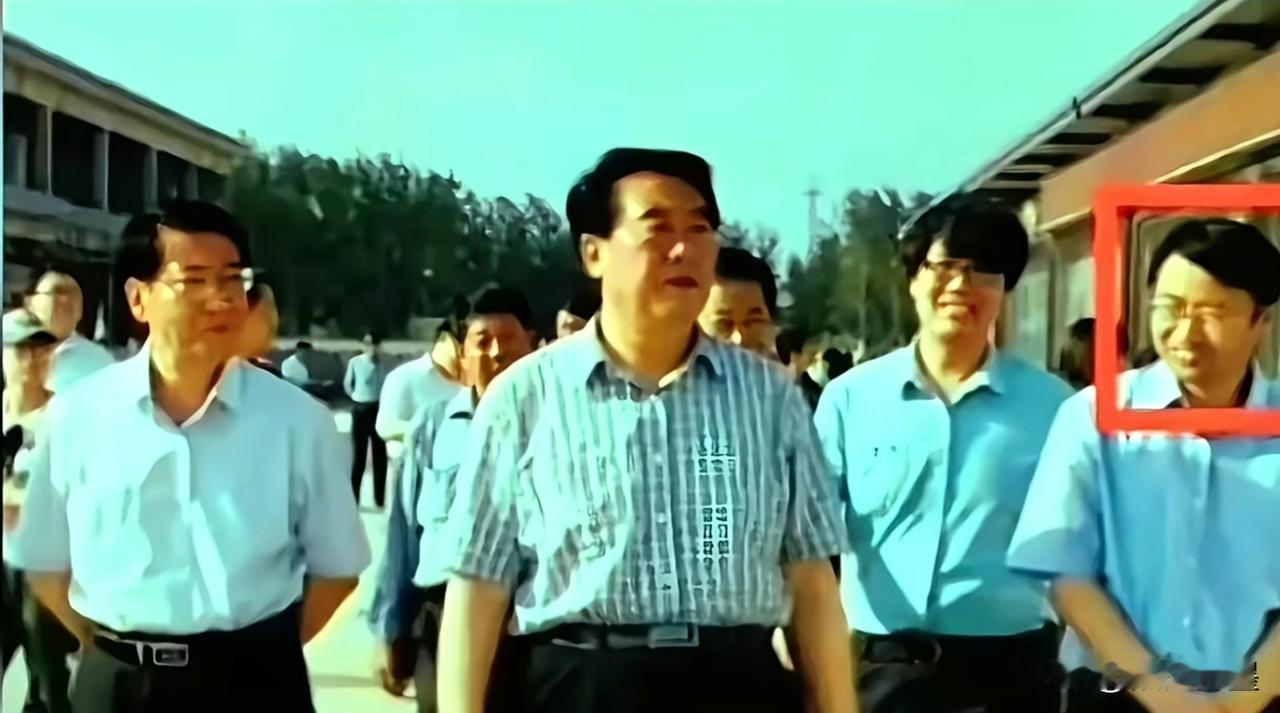 媚上者必欺下：字字诛心，发人深省一个社会如果将溜须拍马视为情商，将利益输送视为