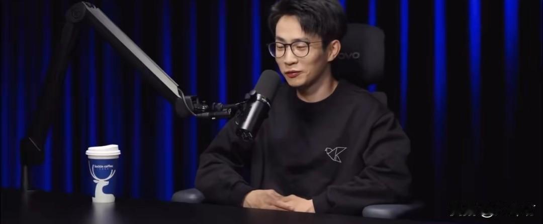 网红何同学自曝，说自己今年亏了200万元，而这一切的起因，是他当时发了一条《要有