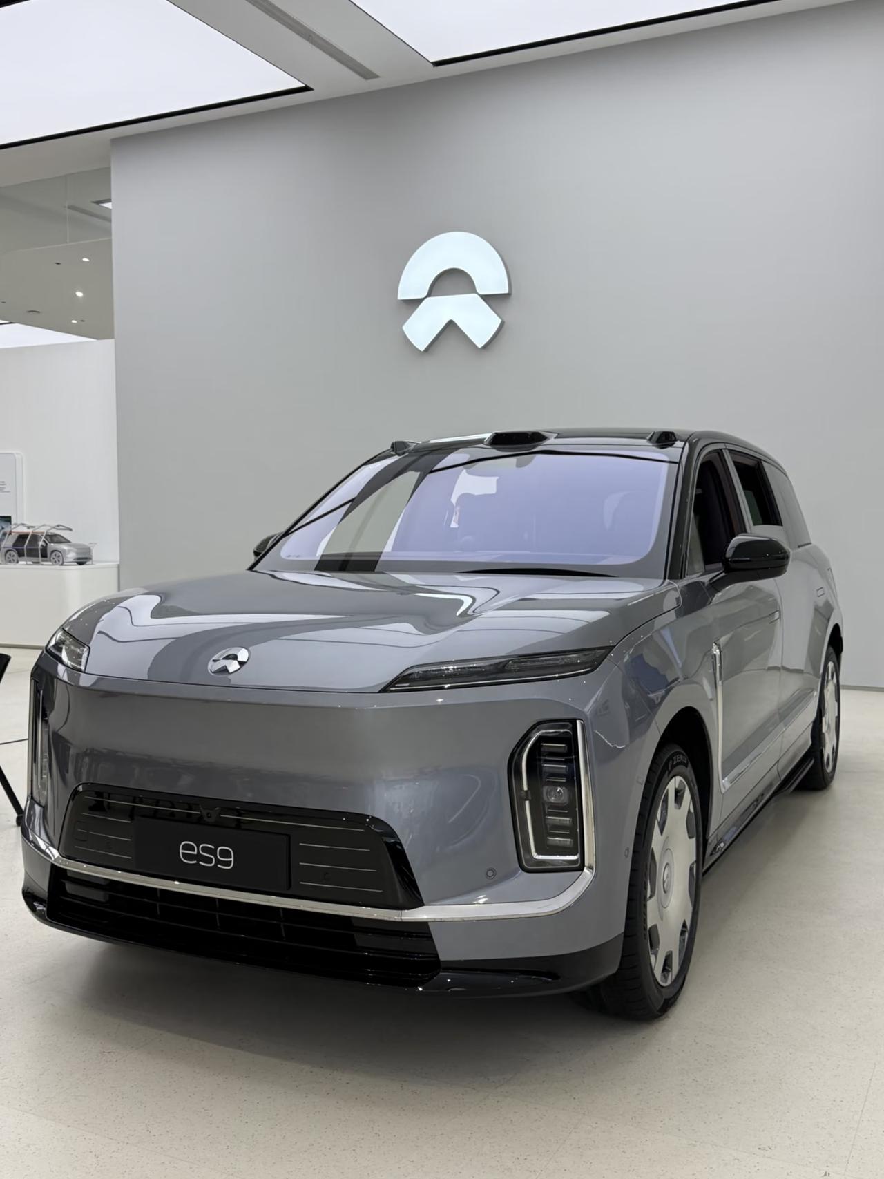 蔚来ES9这辆车最大的短板就是他的续航问题，其他方面做的都没啥问题了，买不买这辆