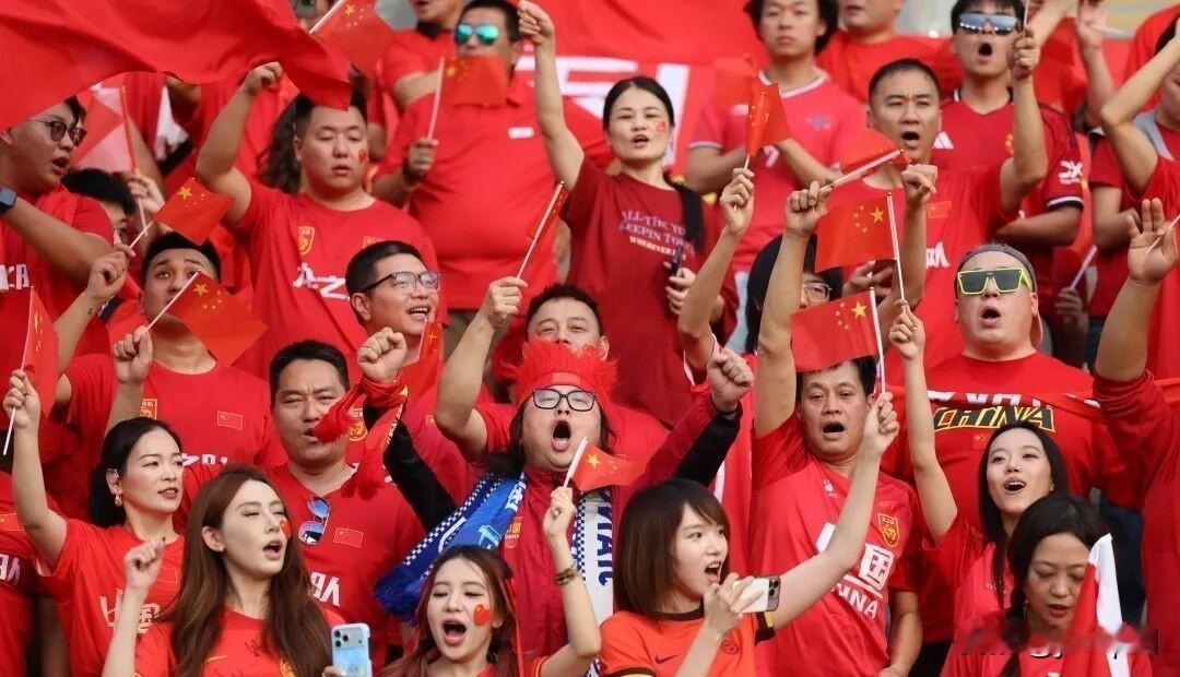 老外想不通，输了两次亚军，为啥中国球迷反而笑了？U23亚洲杯决赛打完，0比4