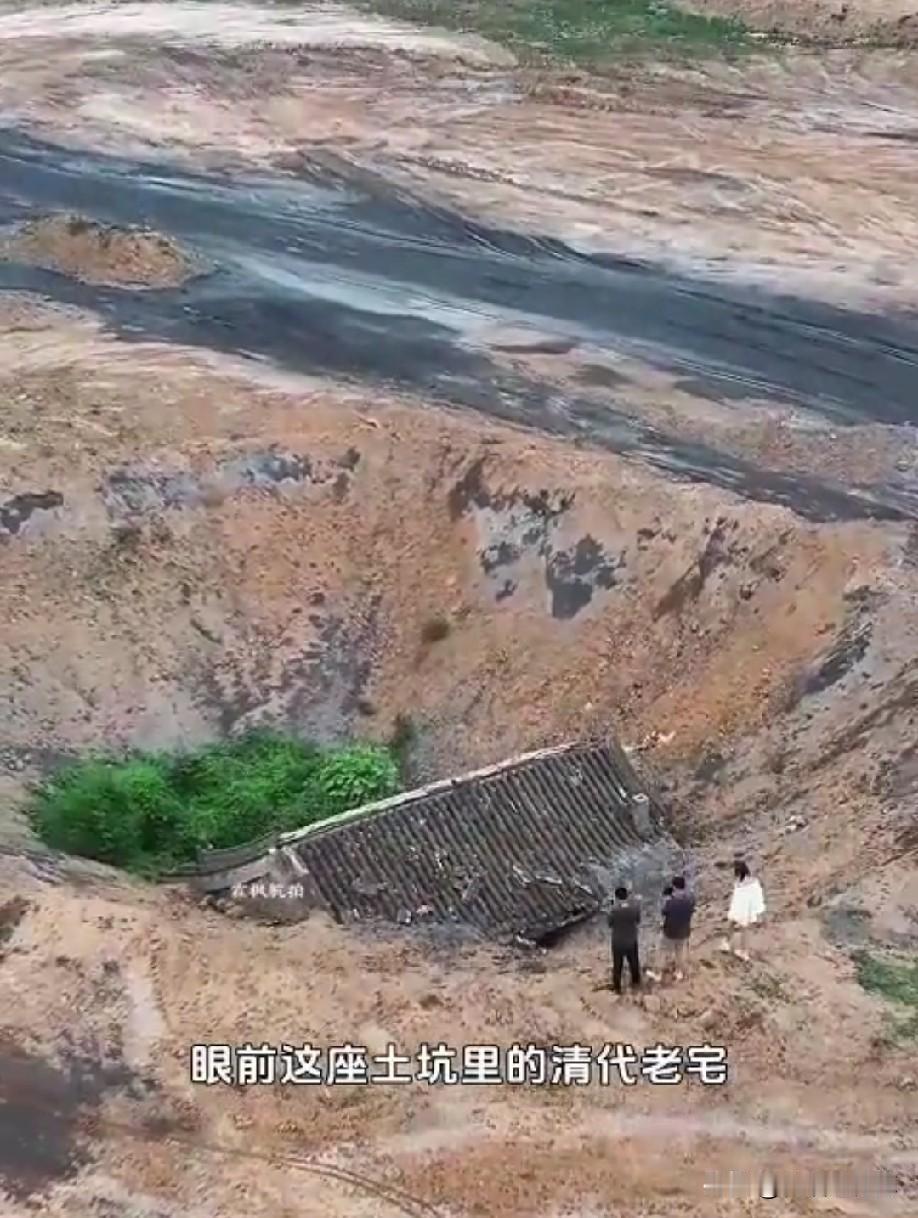 嗯[？？？]这房子下陷了？