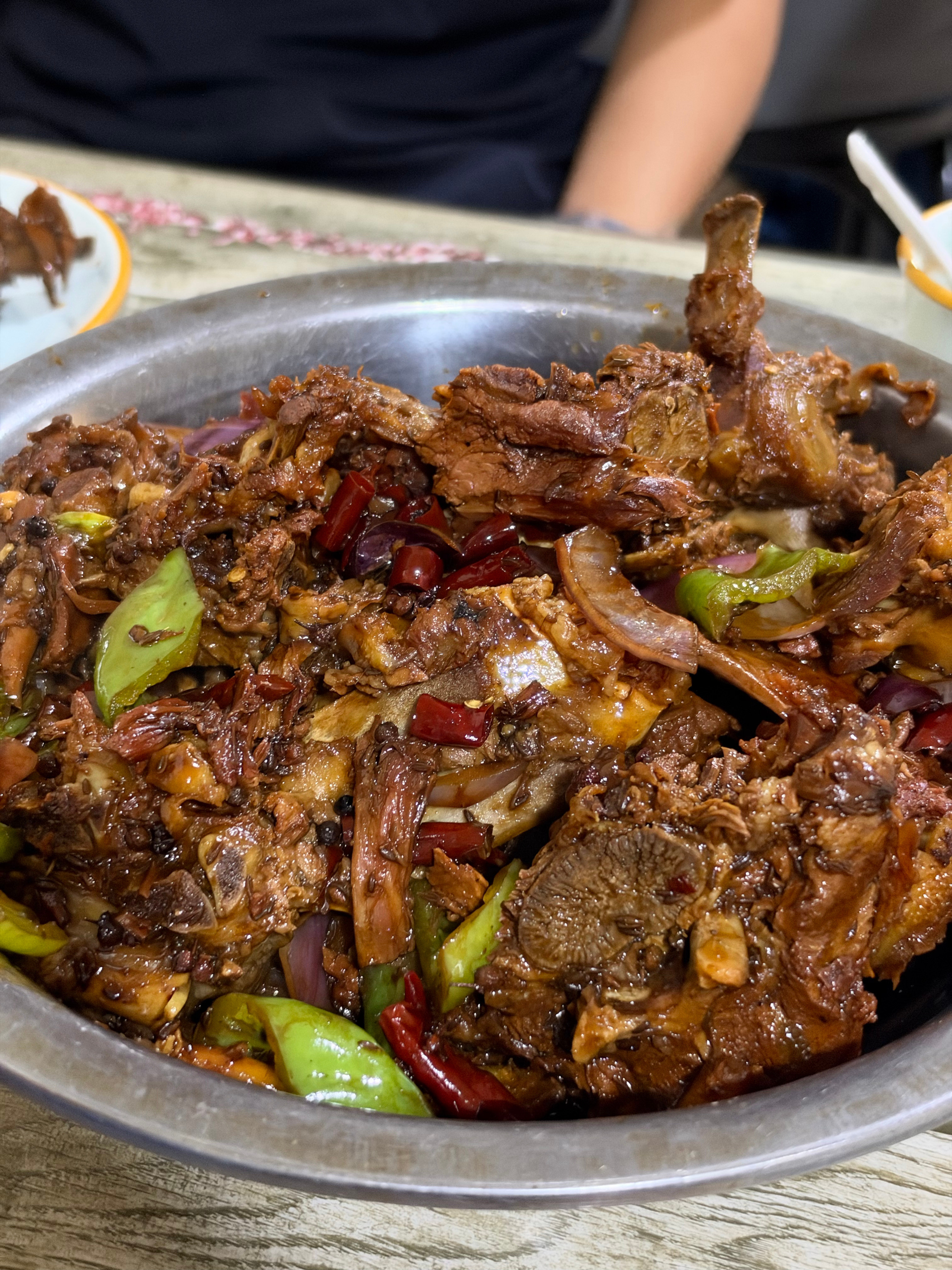美食博主上线～[doge]这种苍蝇馆子做的炒菜最香了[哭哭]太好吃了[哭哭]​​​