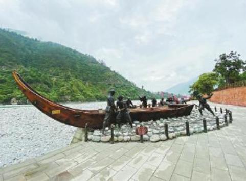 1952年，解放军在大凉山抓到一个独眼土匪，审讯后军区首长震惊：这不就是17年前