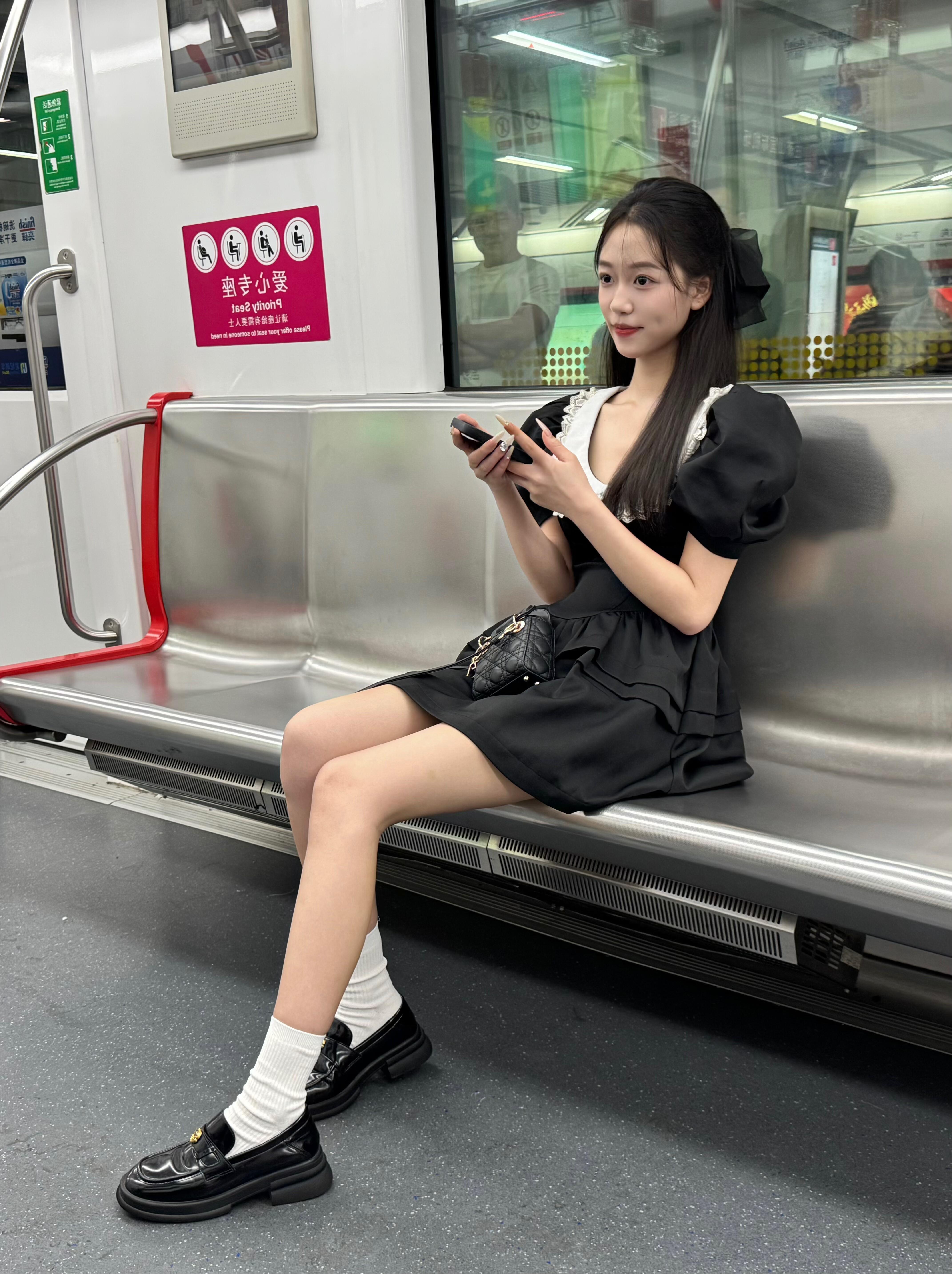 腼腆害羞内向社恐文静小女生​​​