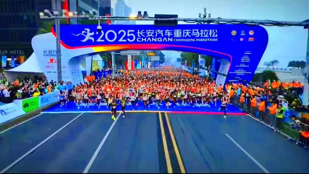 跑马拉松居然都能前慢后快，难道他们能够边跑边充电吗？伦敦马拉松冠军萨维就是这