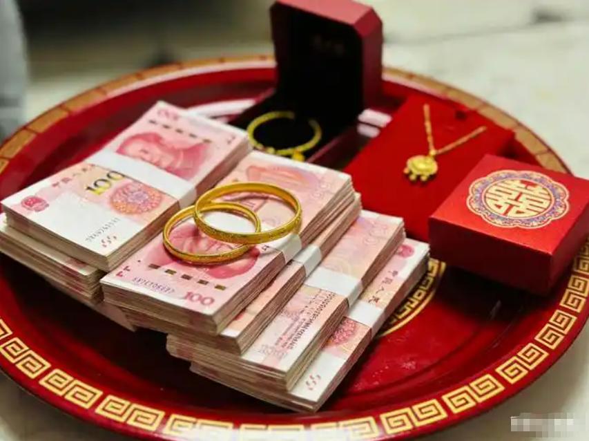“嘴上总在说男女平等，可结婚的各项开销，为何大多还是压在男方身上？”一位大妈随口