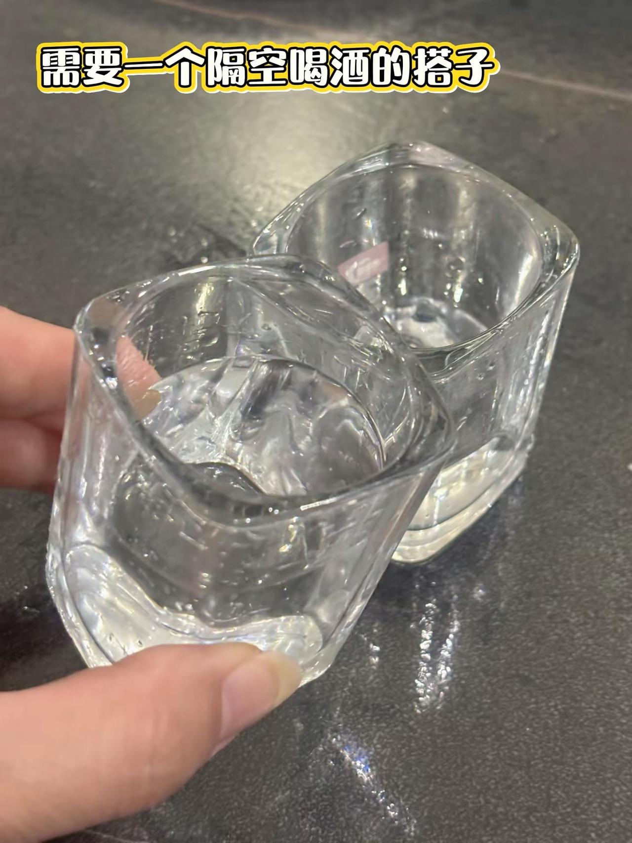 后来才发现，让我醉让我哭的从来都不是酒😭喝酒自愈自渡