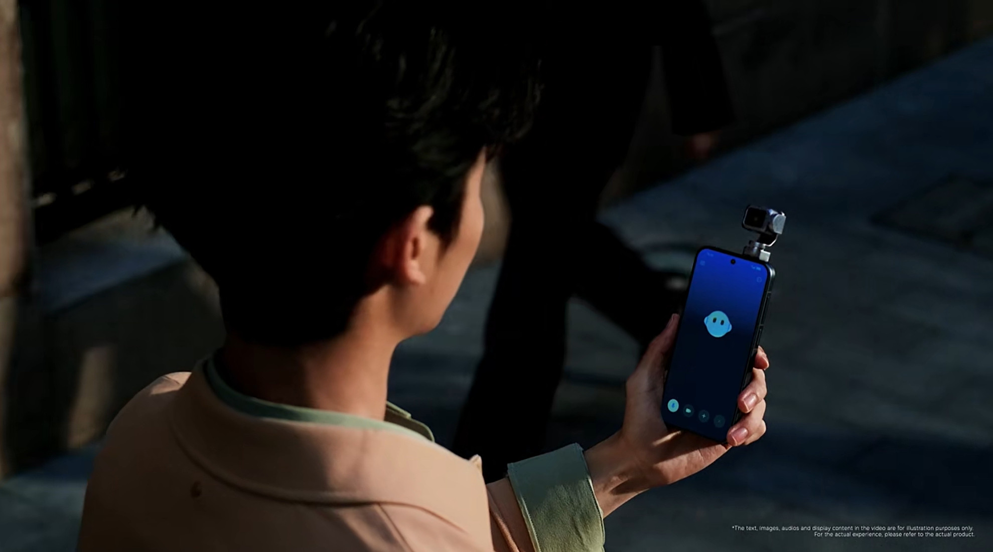 很有想法，很科幻，甚至有点可爱的一款手机。荣耀ROBOTPHONE。