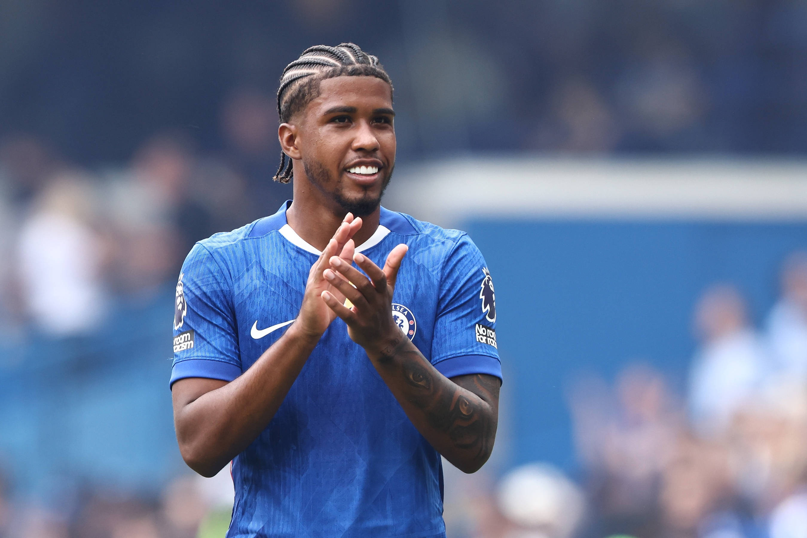 安德烈-桑托斯: 有时我得帮埃斯特旺翻译 我能踢6号位和8号位