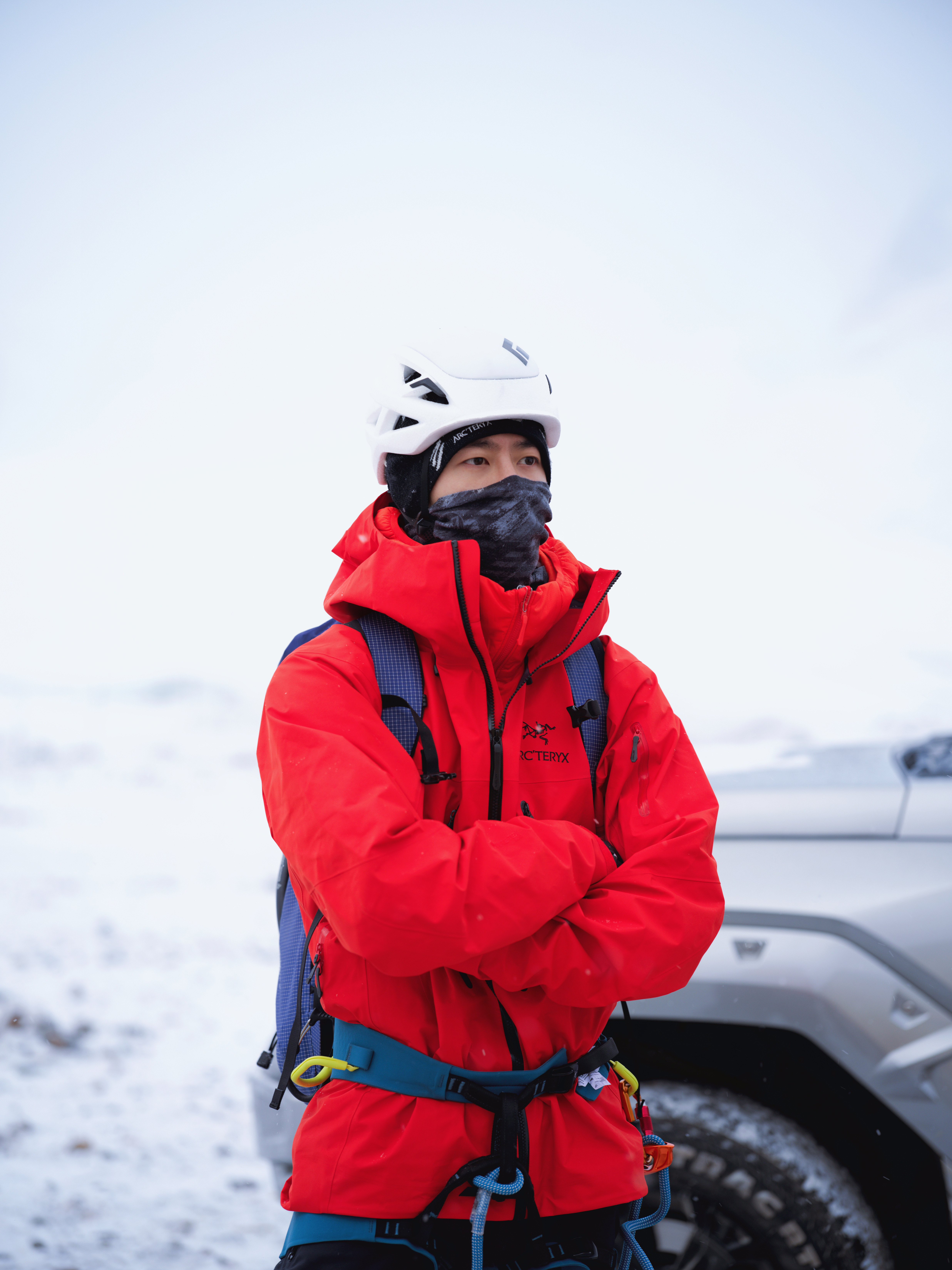 走不同寻常的路，奔赴自由与热爱王一博继续向上攀登