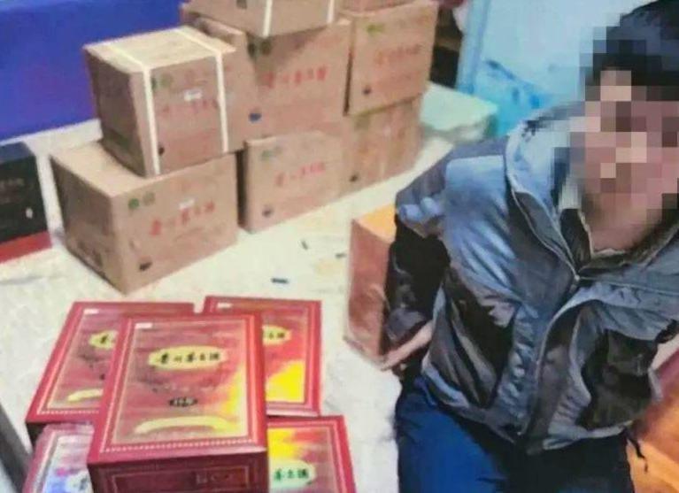 2022年湖南，一名男子偶然发现一栋豪华别墅，心生贪念，悄悄往门缝里塞了张纸条作