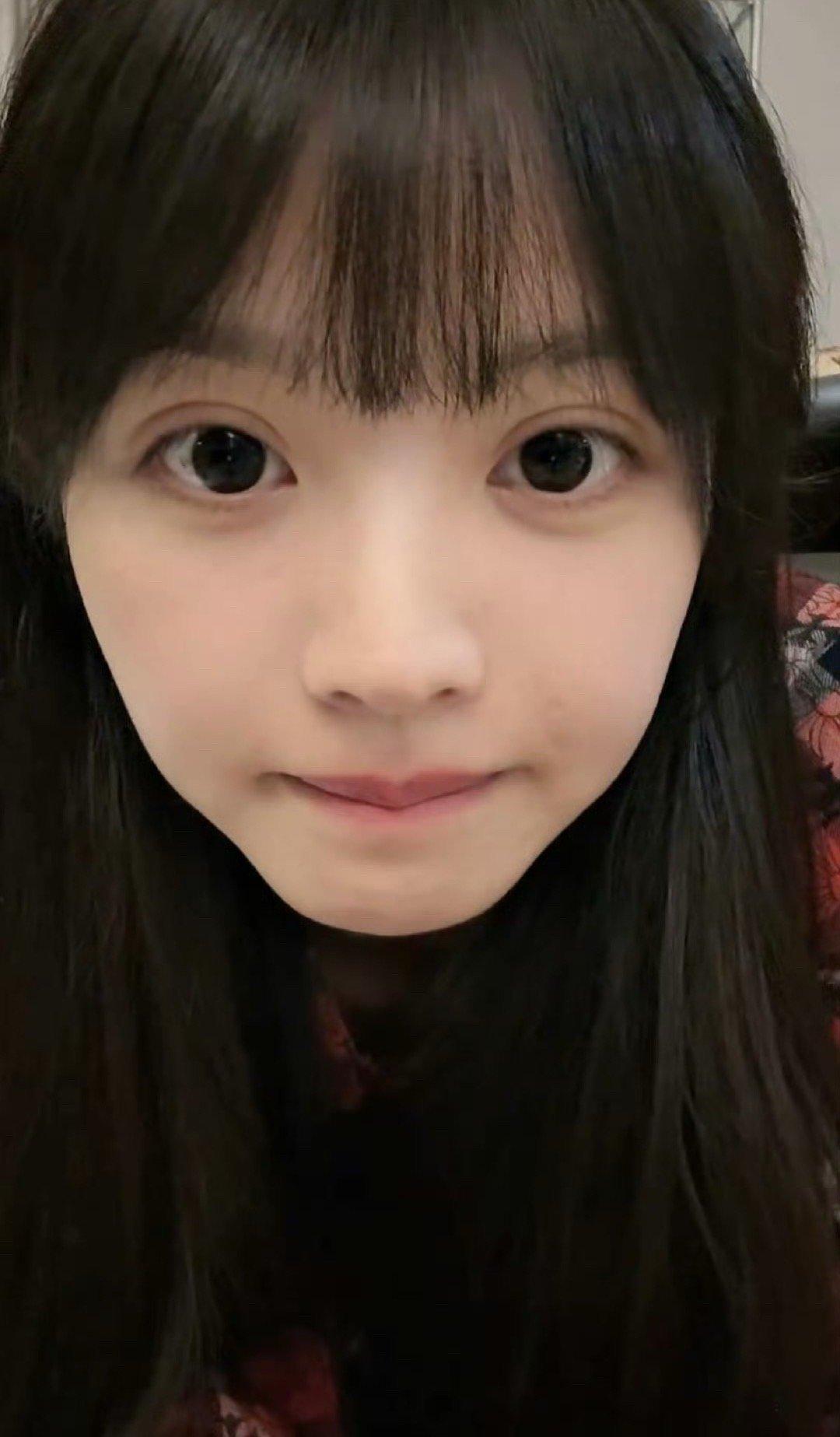 田曦薇直播她的眼睛真的好大啊​​​